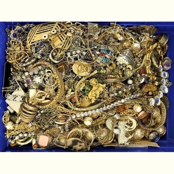 2 LB vintage jewelry lot- bulk jewelry bundle - Picture 4 of 10